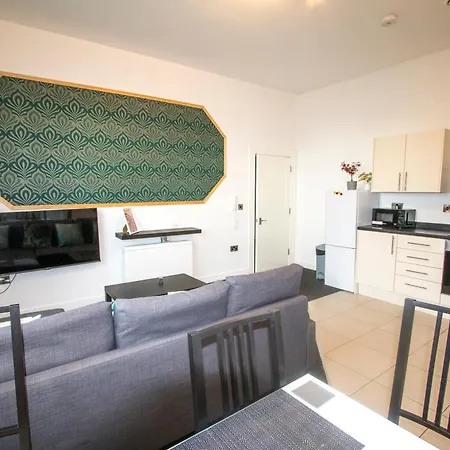 Ideal For Groups - Lovely 2 Bedroom Apartment - Free Parking, Transit Links, Close To Stadiums Manchester Extérieur photo