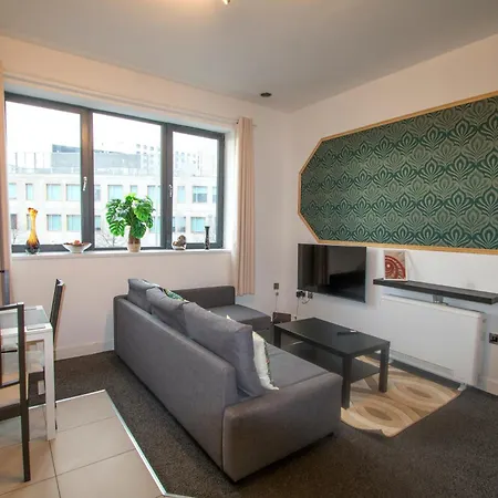 Ideal For Groups - Lovely 2 Bedroom Apartment - Free Parking, Transit Links, Close To Stadiums Manchester Extérieur photo