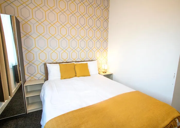 Ideal For Groups - Lovely 2 Bedroom Apartment - Free Parking, Transit Links, Close To Stadiums
