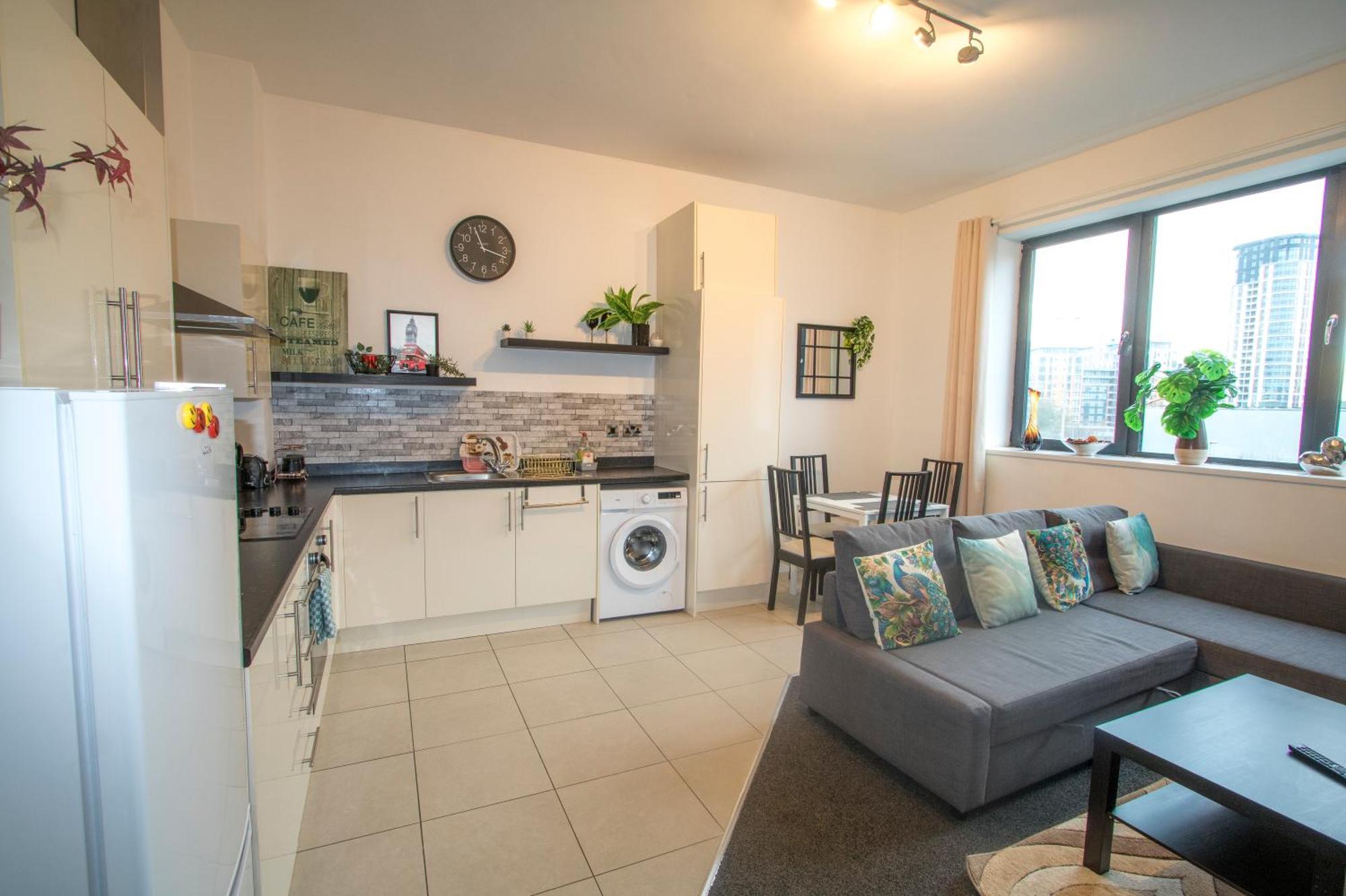 Ideal For Groups - Lovely 2 Bedroom - Free Parking, Transit Links, Close To Stadiums Appartement Manchester